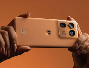 Motorola выпустила деревянный флагманский смартфон за 100 тысяч рублей