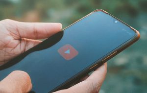 На Android-смартфоны приходит киллер-фича из iPhone 15 Pro. Любители YouTube будут рады