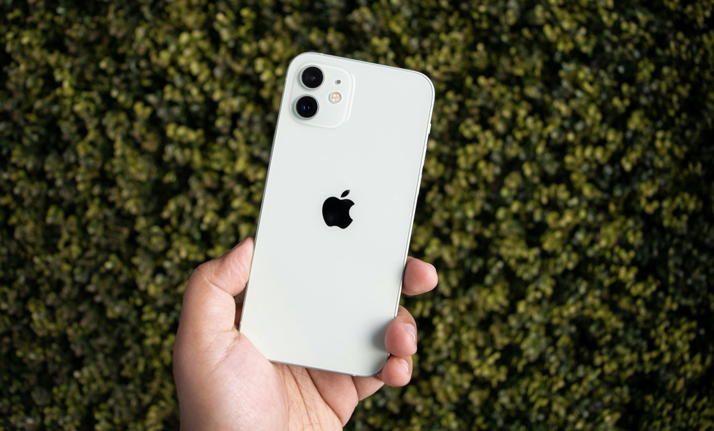 Apple Выпустит Обновление для iPhone 12: Снижение Электромагнитного Излучения