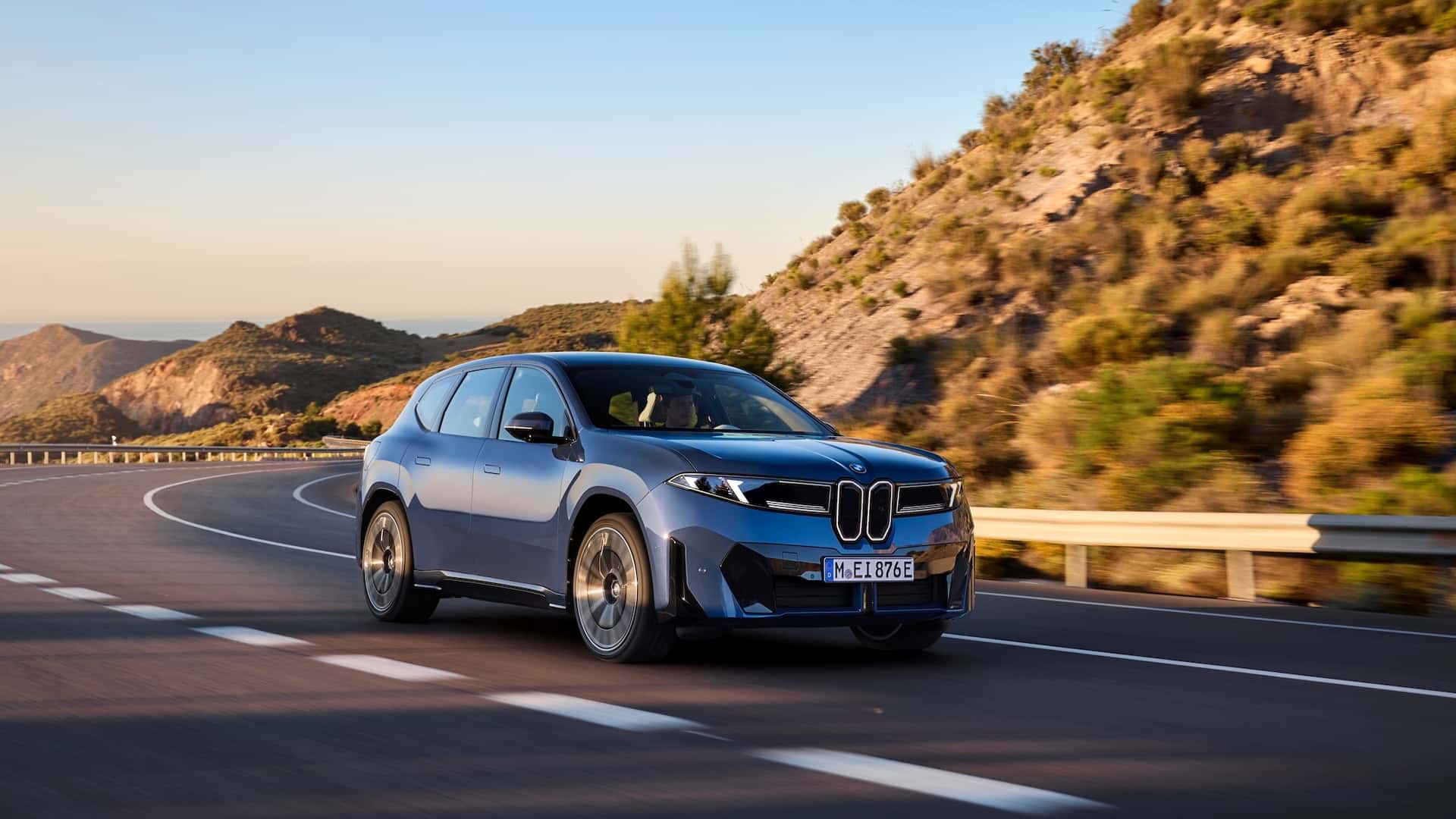 Новый BMW iX3: Эволюция электромобиля с уникальным дизайном