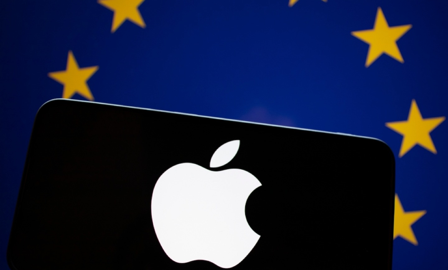 Тестирование прочности iPhone 17 от блогера JerryRigEverything: Результаты и выводы