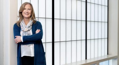 Apple анонсировала уход двух ключевых руководителей: что это значит для компании?