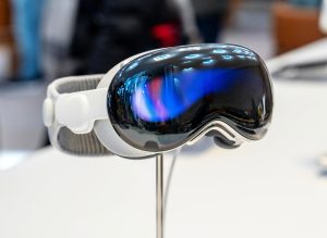 Эксперт Apple Vision Pro переходит в OpenAI: Что это значит для индустрии?