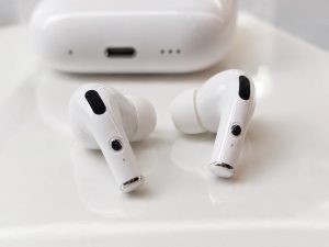 Apple Приостановила Разработку AirPods Pro с Встроенной Камерой