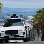 Инцидент с беспилотным такси Waymo: двое подростков задержаны