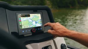 Apple CarPlay: Новый Уровень Технологий на Моторных Лодках Crest и Balise