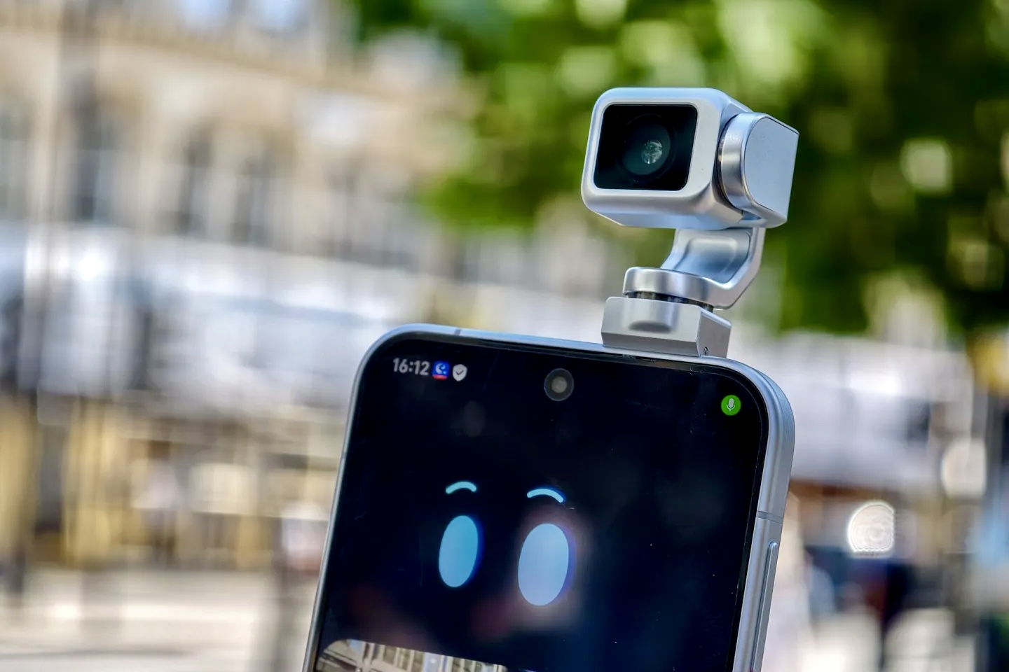 HONOR представляет будущее мобильных технологий: смартфон Robot Phone
