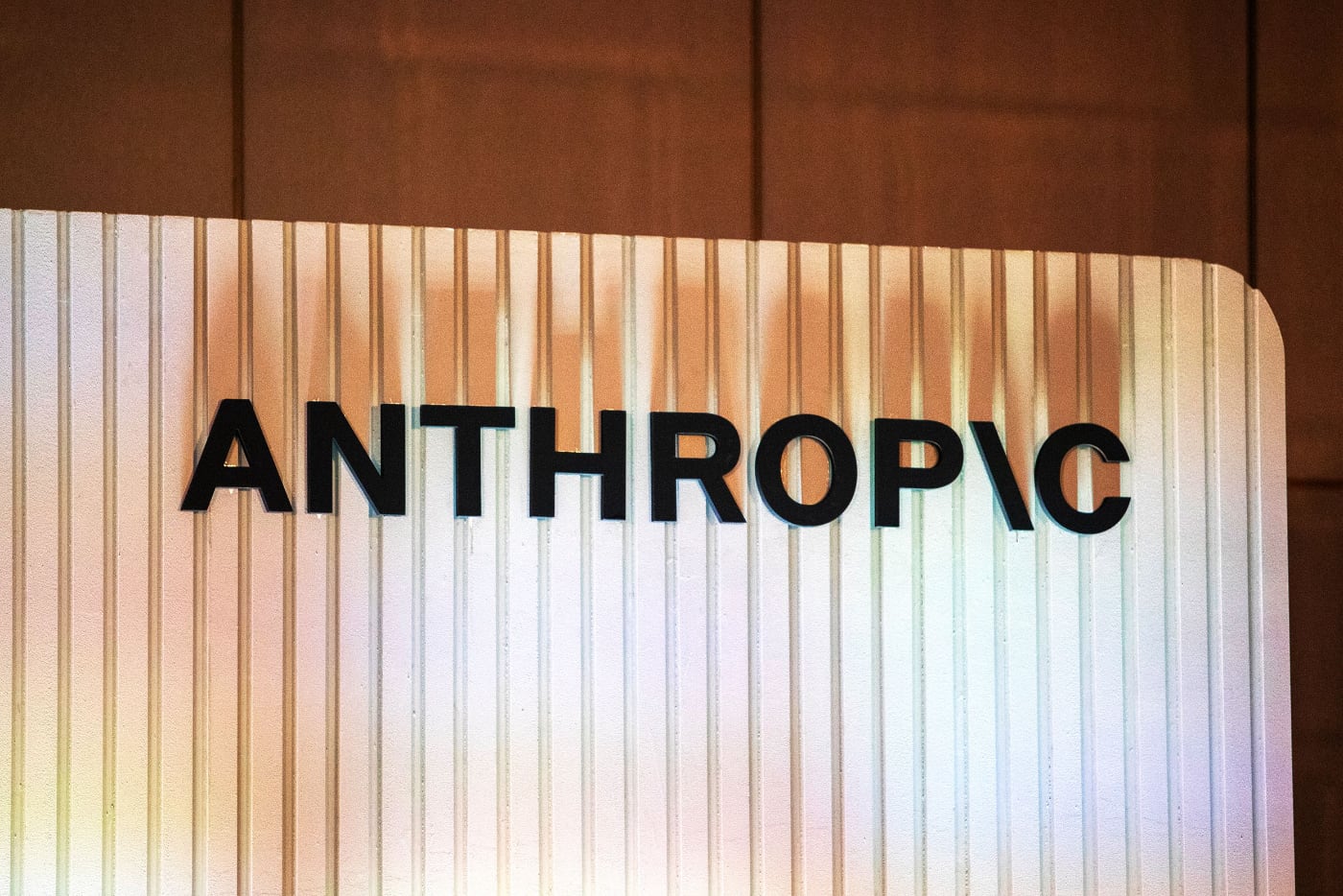 Новая ИИ-модель Anthropic: Model 2 превзошла Mythos 5, но останется в тени