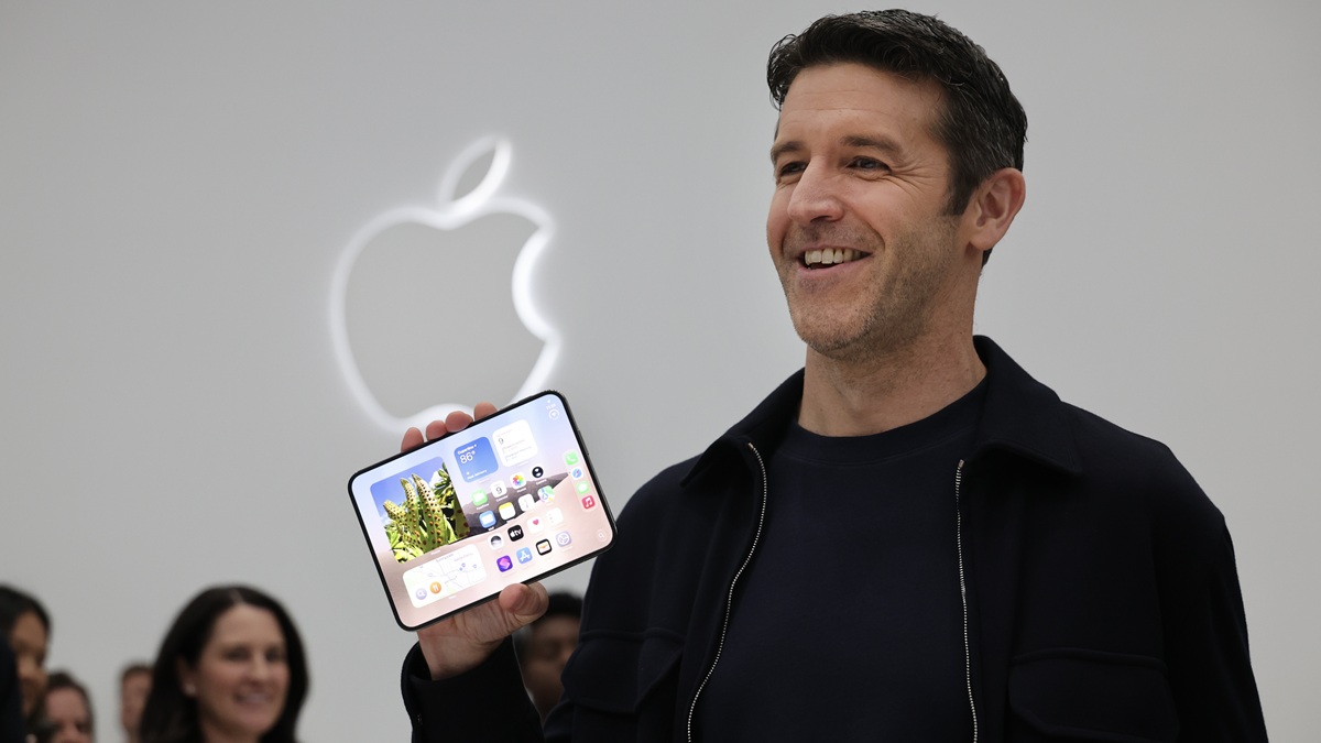 iPhone Duo: Надежная защита от воды и пыли по сравнению с Samsung Galaxy Z Fold8