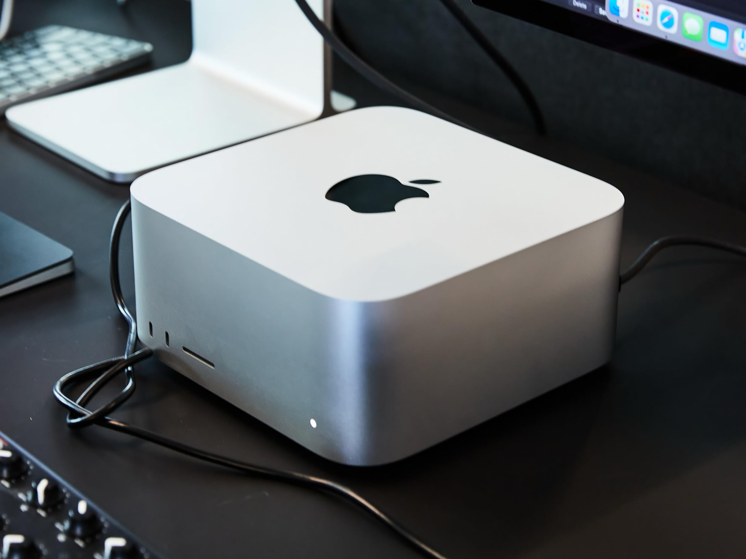Apple запускает ИИ-серверы с чипами M8 Ultra для корпоративного рынка