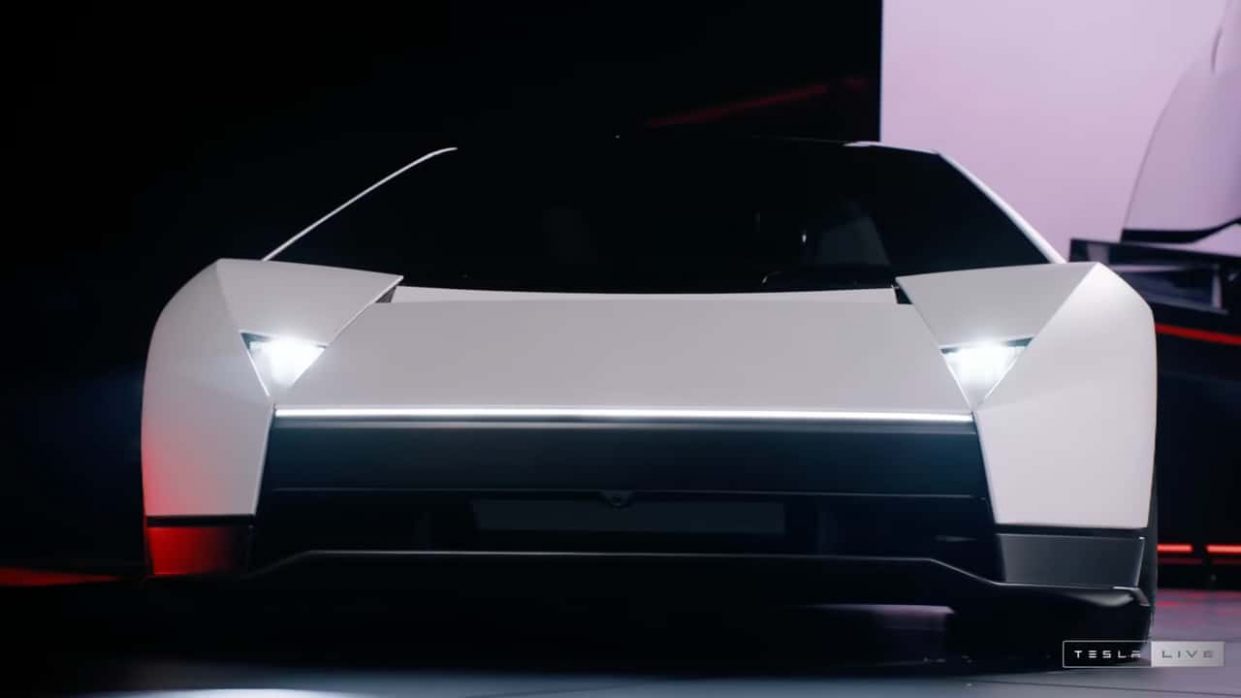 Летающий Tesla Roadster: Революция в мире автомобилей
