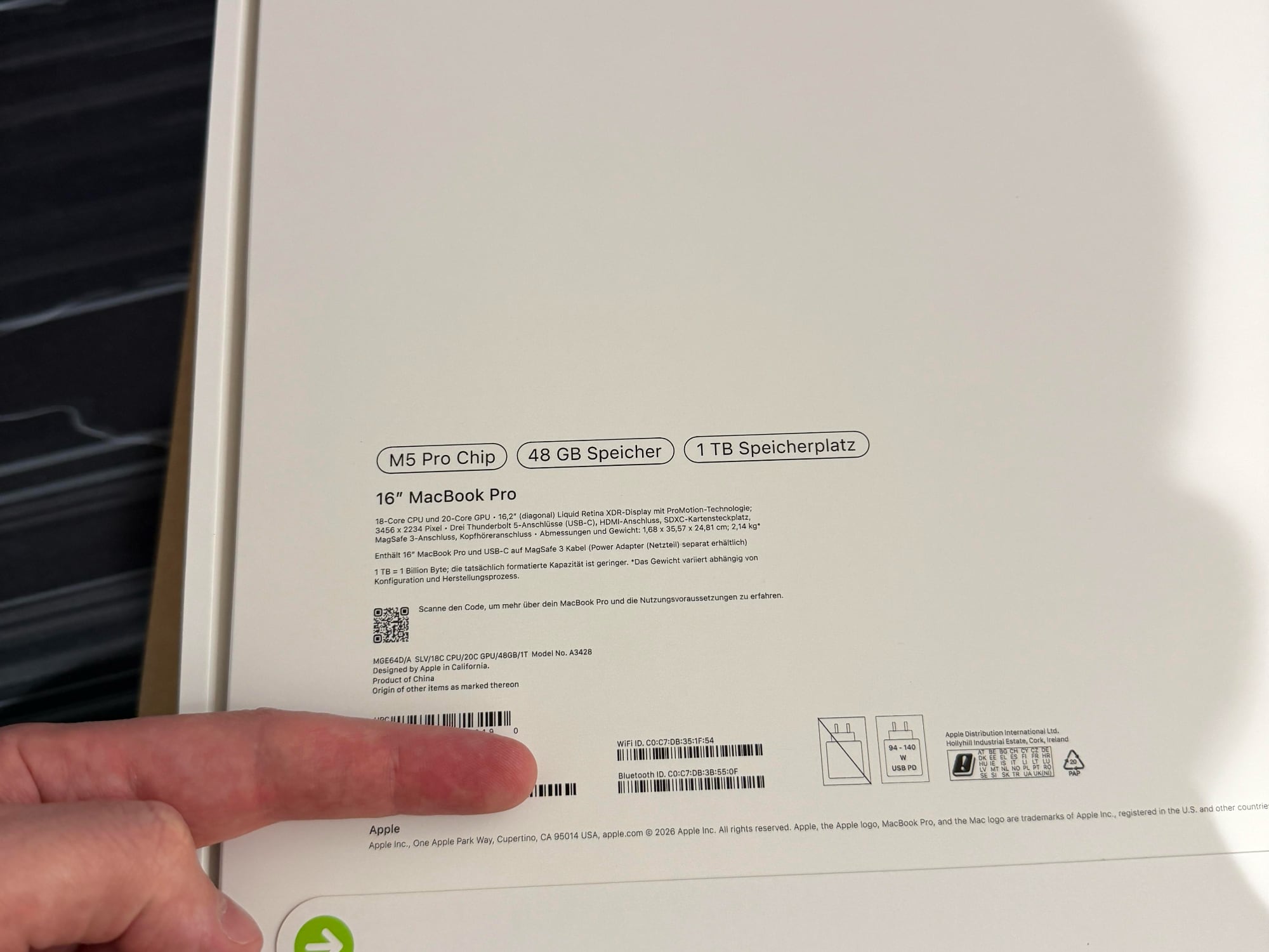 Неожиданный сюрприз: как пользователь Amazon вместо iPad mini получил MacBook Pro