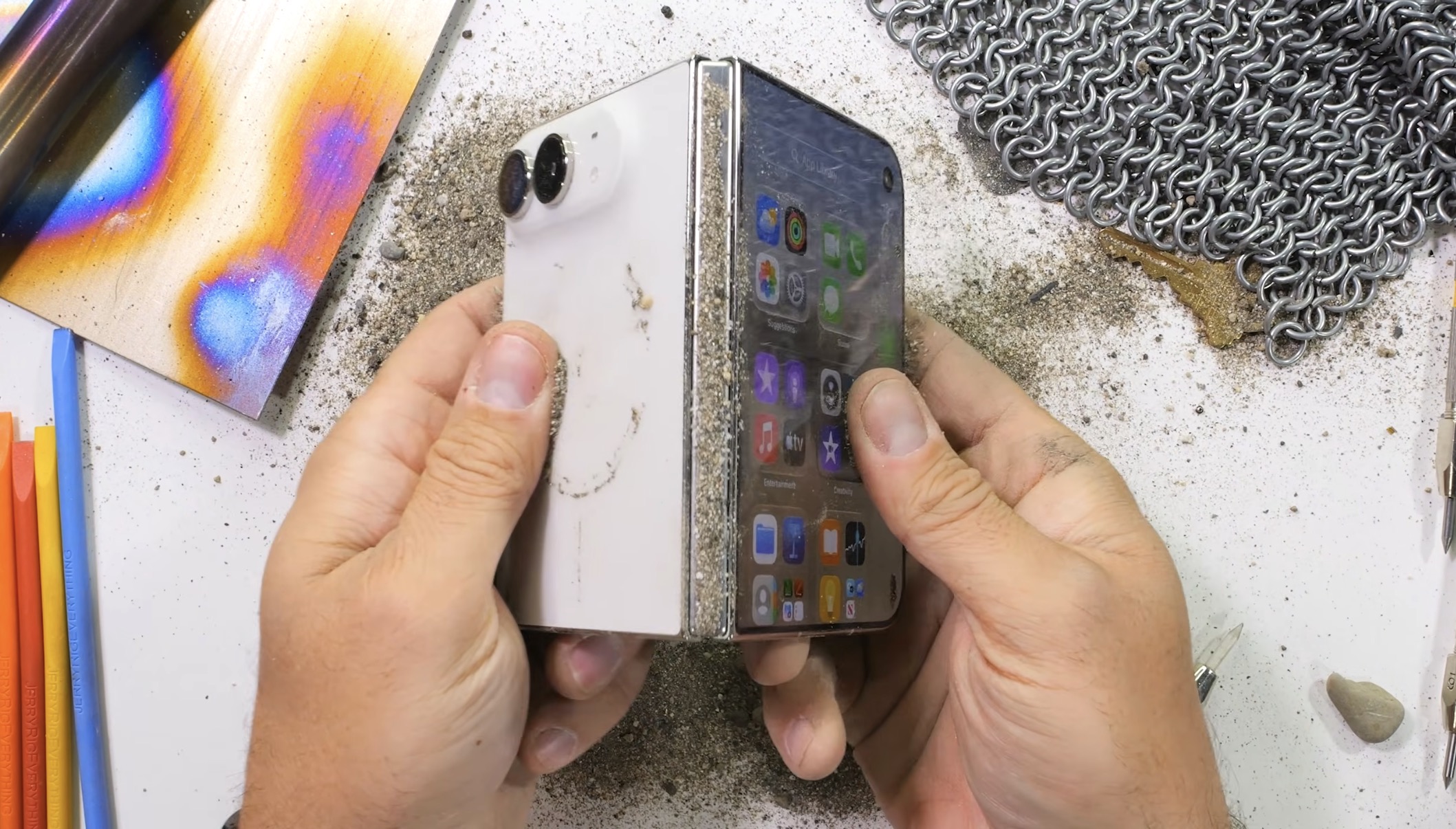 Тестирование прочности iPhone Duo: впечатляющие результаты от Зак Нельсона