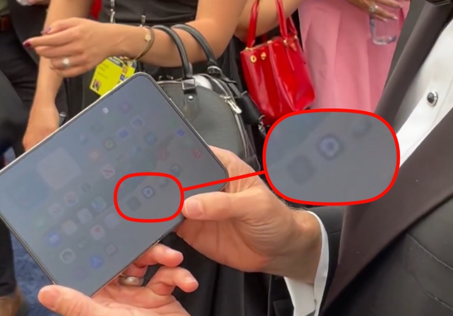 Неожиданная находка: мессенджер MAX на iPhone Duo Джона Тернуса