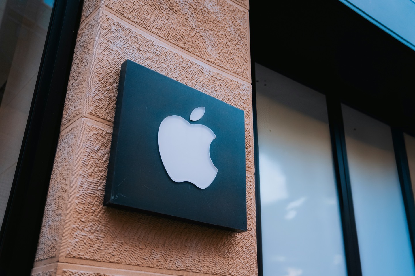 Роскомнадзор включил Apple и Microsoft в реестр организаторов распространения информации: что это значит?