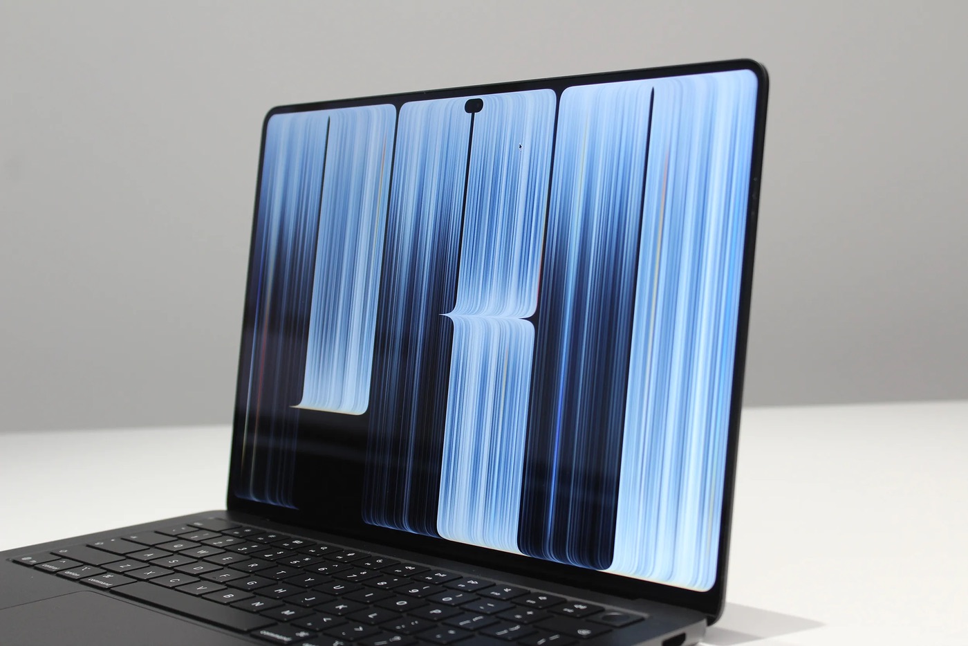 Полное отключение сенсорного экрана в новом MacBook Pro с OLED